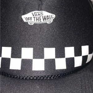 VINTAGE VANS TRUCKER HAT